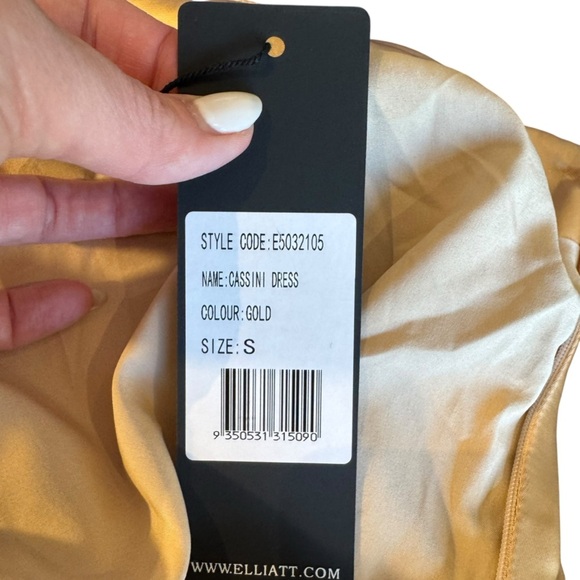 Elliatt - NWT Gold Asymmetrical Ruched Dress - Picture 8 of 12